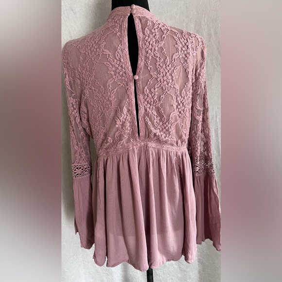 American Eagle Outfitters Lace Blouse in Dusty Pink - Picture 2 of 5